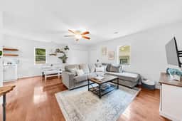Private Backyard With Fire Pit, 15 Min to Downtown