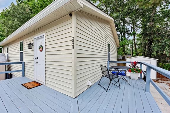 Private Backyard With Fire Pit, 15 Min to Downtown