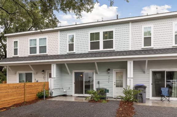 King Bed w/ Great Location, 15 Min to Downtown
