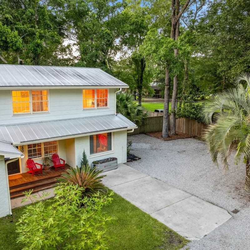 5BR Group House | Fire Pit, Movie Deck & Fun Games