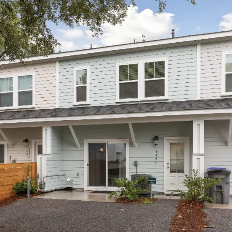 King Bed w/ Great Location, 15 Min to Downtown